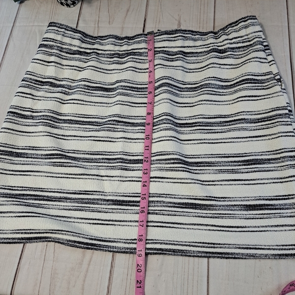LOFT Petites Striped Black and White Women's Skirt Size XXLP - Picture 8 of 10